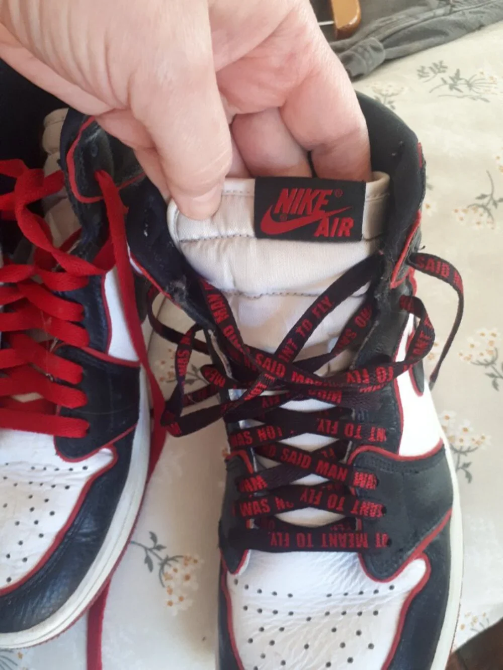Nike sneakers size 8 - Picture 3 of 5